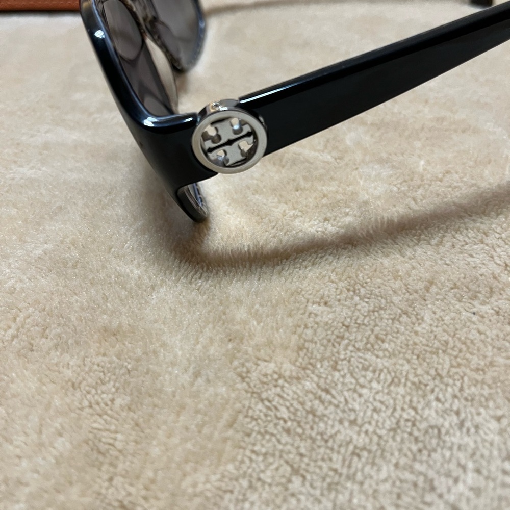 Tory Burch Black Sunglasses - Picture 4 of 6